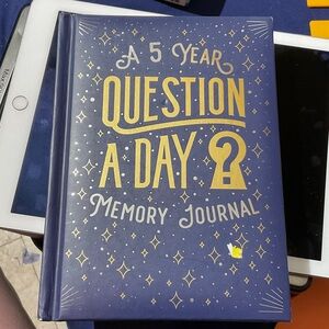 5 Year Question a Day Memory Journal - Blue and Gold